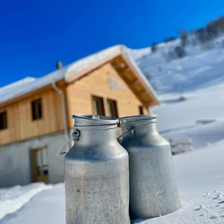 La Ferme Des Etroits Bed & Breakfast