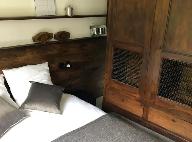 La Ferme Des Etroits Bed & Breakfast