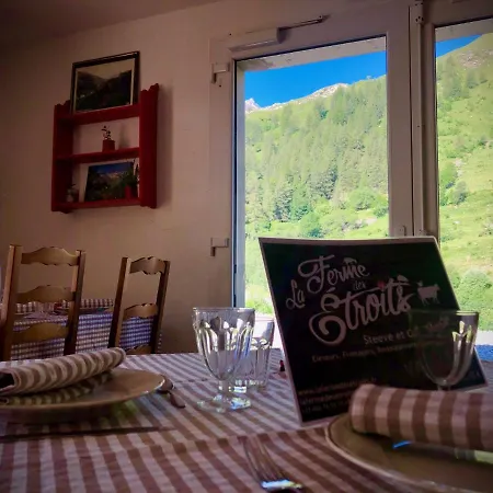 La Ferme Des Etroits Oda ve Kahvaltı